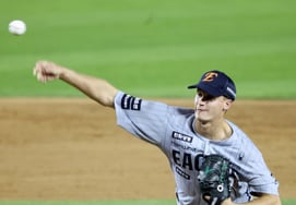 [Фото] "Бросок без потери очков в конце 8-го иннинга" Джек Кушинг