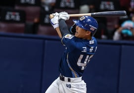 '80 million won signing bonus' 19-year-old rookie hits 'historic home run'... summoning Shin Sung-sik from 1982 [Yesterday's Baseball Moment]