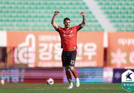 "警告→退场+停赛2场"的强斗志，确定事后惩戒 FC首尔战将无缘出战