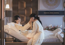 IU and Byun Woo-seok, dating in the hospital?..Heart-fluttering [21st Century Grand Duchess]