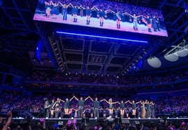 K‑POPガールグループ史上最多の『新記録』..TWICE、北米ツアーで55万人の観客を集客 [公式]