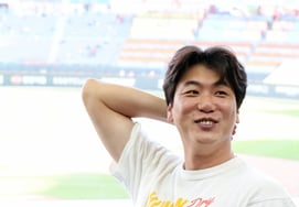 [一度でスッと] これ以上ない肩の状態は最高、リハビリに自信あり！『ランダーズフィールド』記者室を訪れたキム・グァンヒョン