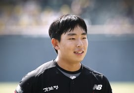 Huấn luyện viên Lee Kang Chul chia sẻ ngoại trừ việc tuyển chọn Lee Kang Min cho 'KT Special Rookie' [hiện trường Incheon]