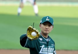 [Photo] 'Boswell vs. Starting Pitcher Duel' Landers' Kim Geon-woo