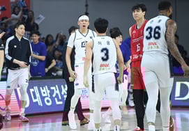 Choi Jun Yong 21 điểm + Heo Woong 15 điểm bùng nổ! KCC đã nắm bắt được vòng loại đầu tiên... 91-75 chiến thắng hoàn toàn tại Jeonggwanjang [Đánh giá tại hiện trường Anyang]