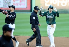 [フォト] 開幕22試合連続安打 「自分でも狂っていると思う！」ボシリ相手の1回裏、最初の打席から二塁打を放ったパク・ソンハン