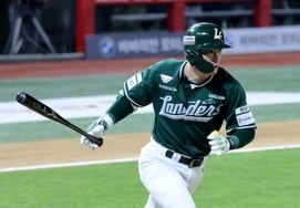 [相片儿] "第5回合末安打出垒"崔志勋