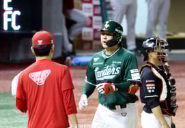 [フォト] 「6回裏にホームランをもう一本追加です！」『4400ルタ達成』 チェ・ジョン