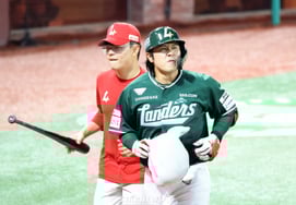 [フォト] 「3回裏のソロホームランで4400塁打を達成したチェ・ジョン」 「6回裏に4塁打を追加」