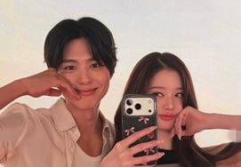 Jang Won-young and Park Bo-gum release a two-shot..Perfect visual couple