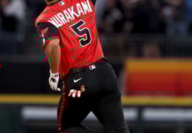 "ML本垒打第一名"日本巨炮真是疯了！ →中断5G连续本垒打:休息一天后又打出本垒打。又击出本垒打，所属球队也大逆转获胜