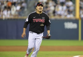 А! "Травма Ким Тэк Ёна OUT" - это в порядке вещей' В начале 9-го иннинга LG Великий электрод, Ю Ён Чан в выезде 3:5 → 7:5 Сынри, 4 удара Остина, большой взрыв + неожиданный дебют Ким Чжин Су [Обзор сайта Джамсиль]