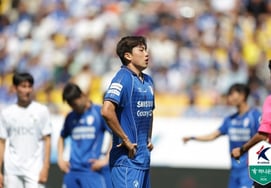 Suddenly, a 2005-born player taking a PK? It was Coach Lee Jung-hyo's pick... "I barely remember the moment after scoring" [Suwon]