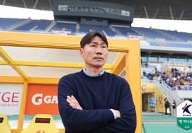 [hiện trường Bucheon] Huấn luyện viên Lee Young Min đưa ra lời khuyên chân thành dành cho Kazu trong phim 'Lời xin lỗi'