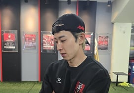 "韩文道歉信之后...' 得到教练建议、球迷助威的富川卡兹:"将在赛场上展示""