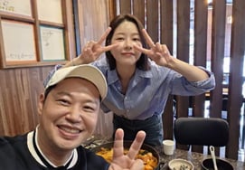 杨致胜，与帮助"15亿债务"的朴荷娜重逢...义气兄妹双人镜头