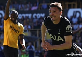 Tottenham survived a near-death experience, scoring a dramatic late winner with eight minutes remaining... but failed to escape the relegation zone... Hwang Hee-chan entered as a substitute
