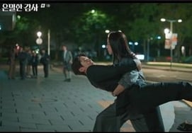 Fainting in Shin Hye-sun's arms... 'Secret Gratitude' makes a successful start [Comprehensive]