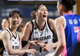 'Third consecutive championship' KB Woori Financial achieves feat, crushing Samsung Life with a '3-0 dominant sweep'... Kang Yi-seul explodes for 26 points [Yongin On-Site Review]