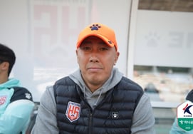 E-Land sẽ ngăn cản 5 trận thắng liên tiếp."' HLV Cha Du-ri chia sẻ: "Năm ngoái chỉ là năm ngoái, cơ hội đến nửa sau". [hiện trường Mokdong]