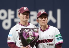 [Photo] Park Byung-ho's 'Last Bouquet'