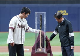 [Photo] Park Byung-ho 'sudden reveal of the absolute bat'