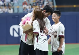 [Photo] Park Byung-ho: "The title of hero comes from the strength of my family"