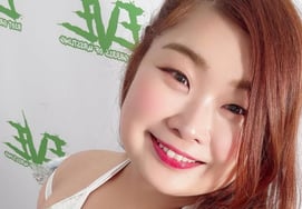 '156 см, 100 кг' 女 известный борец 'Неожиданная свадьба' в Японии... "Мне жаль фанатов", если они не видели выступление, где они едят "Особый рисовый пирог"