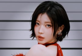 Baby Monster, часть аккомпанемента «Танец (CHOOM)» впервые выпущена.Предупреждение о «сильной зависимости»