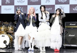 QWER 'Festival xu hướng' 'Tôi muốn đứng trên sân khấu Summer Sonic" Tự tin ngời ngời [sự tổng hợp]