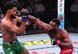 "Tôi sẽ chiến đấu vì người anh đã ra đi vì say rượu lái xe." Mình đã hứa rồi mà... Jalal, sự kiện chính đầu tiên trong đời 'Thua hoàn toàn'