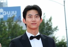 '♥Утечка фотографии невесты' Ок Тэк Ён, я не смог поехать на медовый месяц.Подготовка к концерту Tokyo Dome 2PM [человек.]