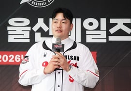 "Did you save a lot of money?" Park Yong-taek was also puzzled → Why did Choi Ji-man choose Ulsan despite interest from Japan and Taiwan?