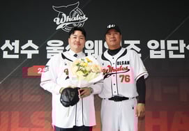 Huấn luyện viên Jang Won Jin bày tỏ thẳng thắn về việc giao tiếp với Choi Ji Man ngay sau khi nhậm chức → Thực sự cần thiết nên đã tuyển dụng."