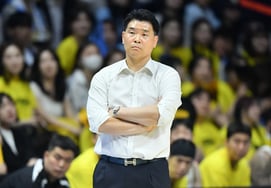 Changwon LG coach Jo Sang-hyun deeply felt the 'LG homework'... ultimately, the team suffered its first-ever 'sweep elimination' [Goyang on-site]