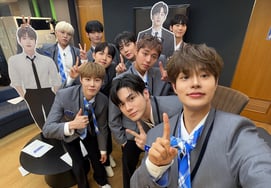 Wanna One đã bên nhau được 7 năm rồi.Jang Hang Jun xuất hiện thì sao? "Tất cả các thành viên đều trở nên bất thường" [trường trung học Wanna One]