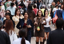 文化体育观光部、观光公社表示:"韩流旅游进入韩国时，应该划出有力的桨。""