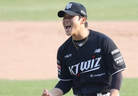 "Park Young-hyun, a bit much to use in a 12-2 game..." Manager Lee Kang-chul follows natural order; top closer, fully rested after a week, enters the race for first place [Suwon]