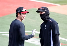 [Photo] 'A mask is perfect for spring sunshine!' Masked Jung Dae-gu