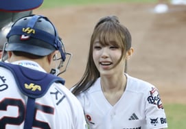 [Chụp ảnh] Choi Yena - Gấu đầu trọc 'Ai rụng tim hơn?''