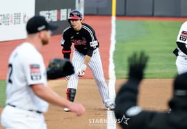 [Фото] Хонг Чан Ки даже забил «на базу с тремя двойками лидирующего нападающего в первом иннинге»