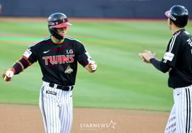 [Фото] Чон Сон Хо, "Превентивный RBI в начале первого иннинга"