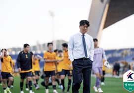Gwangju, plummeting to last place with '20 goals conceded, 6-game losing streak' after Lee Jeong-hyo's departure; does the 'promotion door' in K League 2 widen?