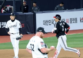 [Chụp ảnh] Solo home run trước Sauer Moon Bo Kyung."