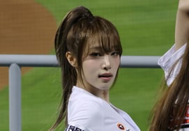 [フォト] チェ・イェナ、宇宙人も魅了した柔軟さ