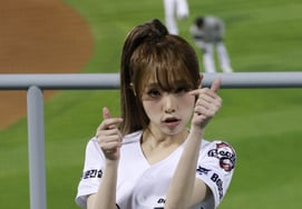 [フォト] チェ・イェナ『これがまさにダブルサムハート』