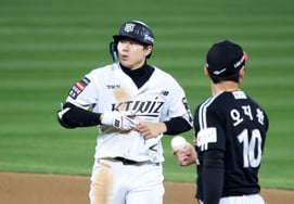 [Chụp ảnh] Choi Won Joon tạo cơ hội cho chốt gôn 2 và 3 bằng cú đúp ở cuối hiệp 6