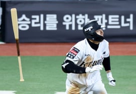 [Chụp ảnh] Chỉ cần có một cú đánh trúng là hòa! Choi Won Joon tạo cơ hội cho chốt gôn 2 và 3 bằng cú đúp ở cuối hiệp 6