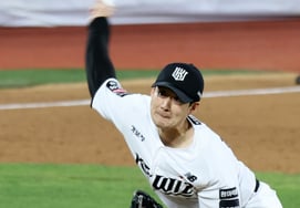 [フォト] 「7回表、無失点で抑えた」杉本