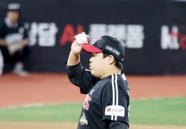 [Photo] 'Jang Hyun-sik, who allowed the go-ahead run after entering in the bottom of the 7th'